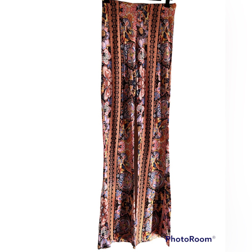 Gab❤️Kate Floral Stretch Bell Bottom Pants. Women’s Medium